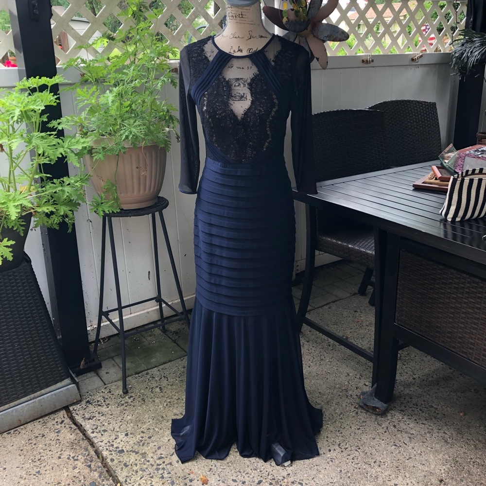 Elegant Navy Lace Evening Gown
